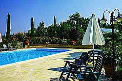	Toskana Villa auf Weingut mit Pferden, Tennis & Wellness - der private Pool