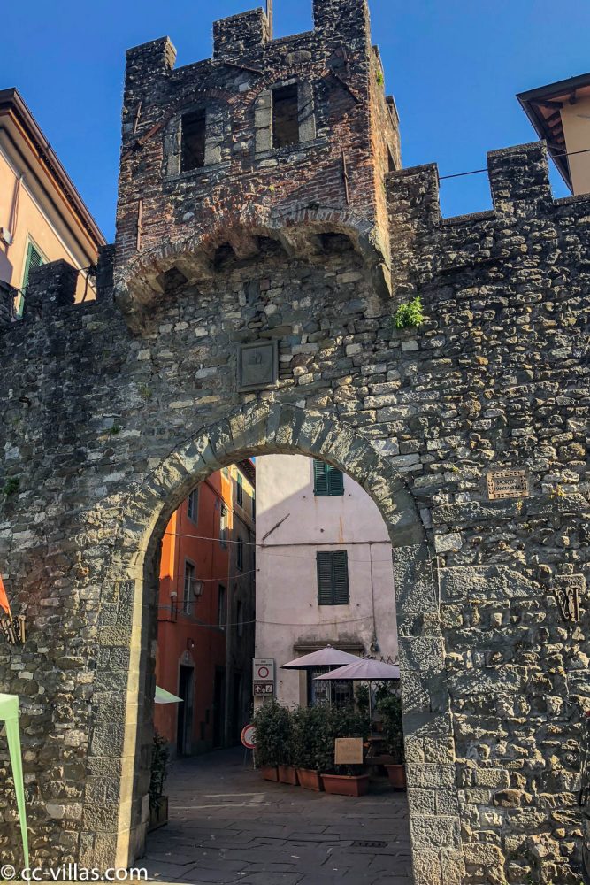 Garfagnana, Barga - through the medieval town gate you can still enter the town today.