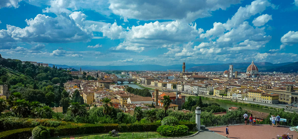 Florenz und die Piazzale Michelangelo, Blick von der Piazzale auf die Stadt am Arno