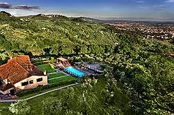 	Tuscany villa sleeps 20 – Villa Montecatini