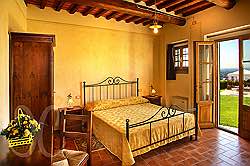 	Tuscany villa sleeps 20 – Villa Montecatini